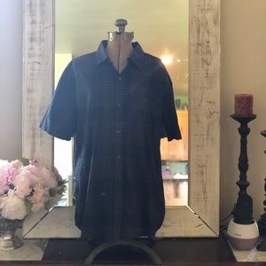 Men’s Old Navy button up tee